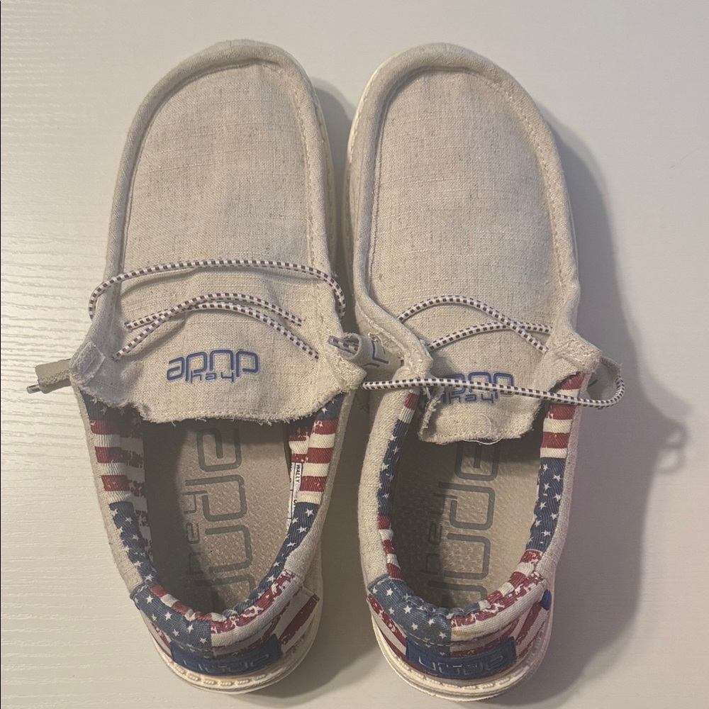 Men’s Hey Dude Off White Patriotic Wally Shoes size 8 men EU 41